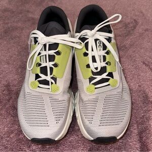 On Cloudstratus 3 Pearl Ivory size 9.5